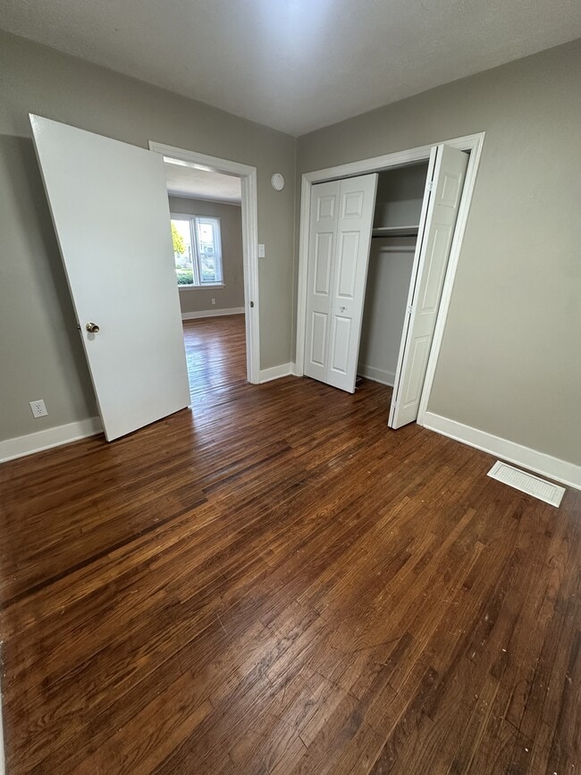 Building Photo - 231 Sheridan Dr
