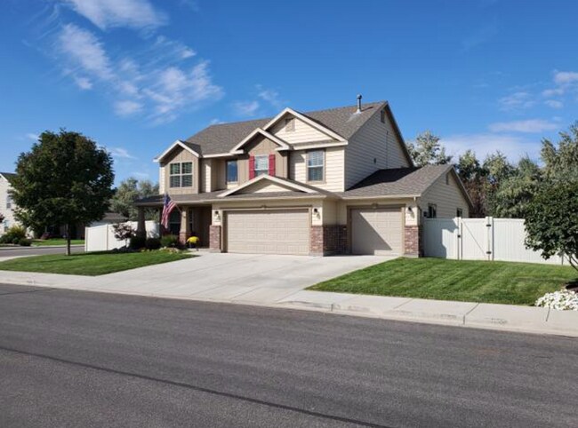 Building Photo - Spacious Living in Spring Creek Ranch – Your Next Home Awaits