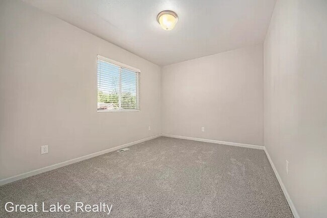 Building Photo - 4 br, 2.5 bath House - 425 Oak Hill Court