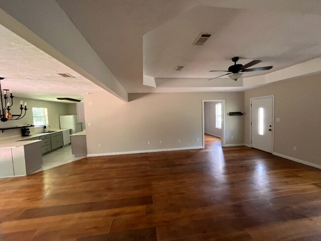 Building Photo - 133 N Ridge Dr