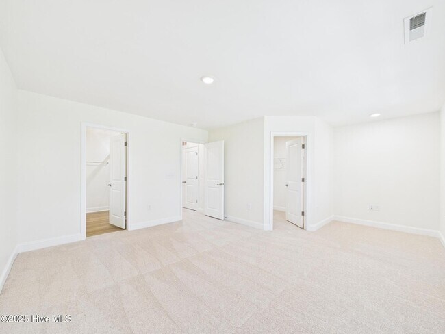 Building Photo - 458 Channel Drop Dr