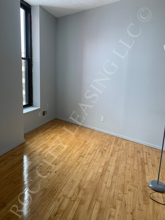 Building Photo - 214-216-216 Andrews St