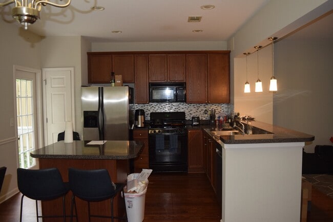 Building Photo - 3355 Deer Valley Dr