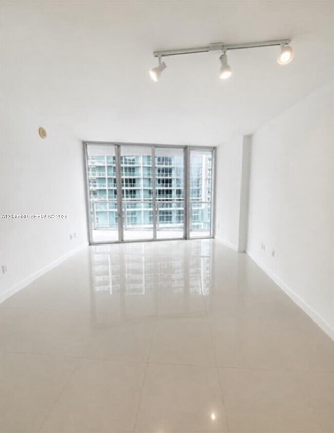 Building Photo - 495 Brickell Ave