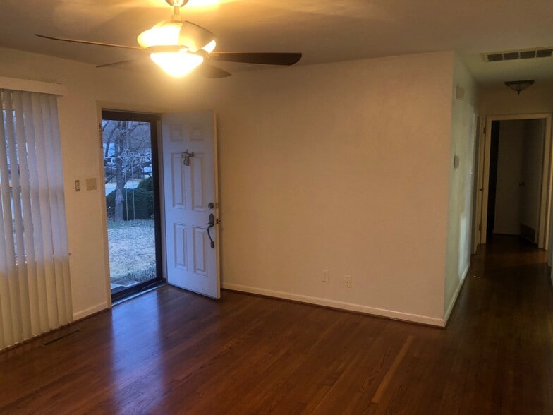 Building Photo - 105 bailey road