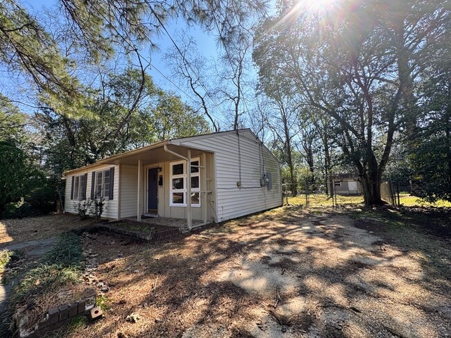 Building Photo - 3714 Farwood Dr