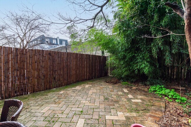 Building Photo - 206 S 43rd St