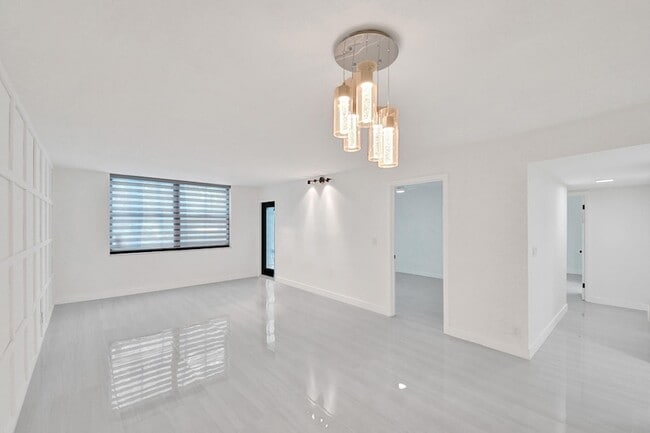 Building Photo - 3800 N Hills Dr