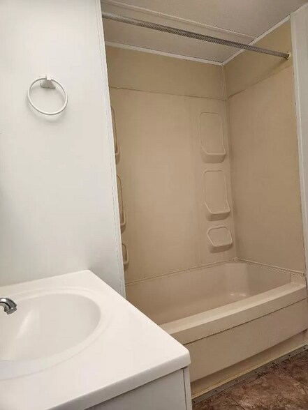 Building Photo - 14220 Brookridge Blvd