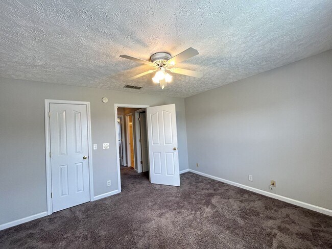 Building Photo - Flexible 4-Bed Home on Corner Lot in Everg...