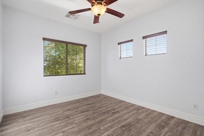 Building Photo - 16809 W Magnolia St