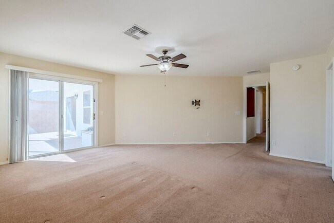 Building Photo - Bright & Spacious 3-Bed Oasis with Pool in...