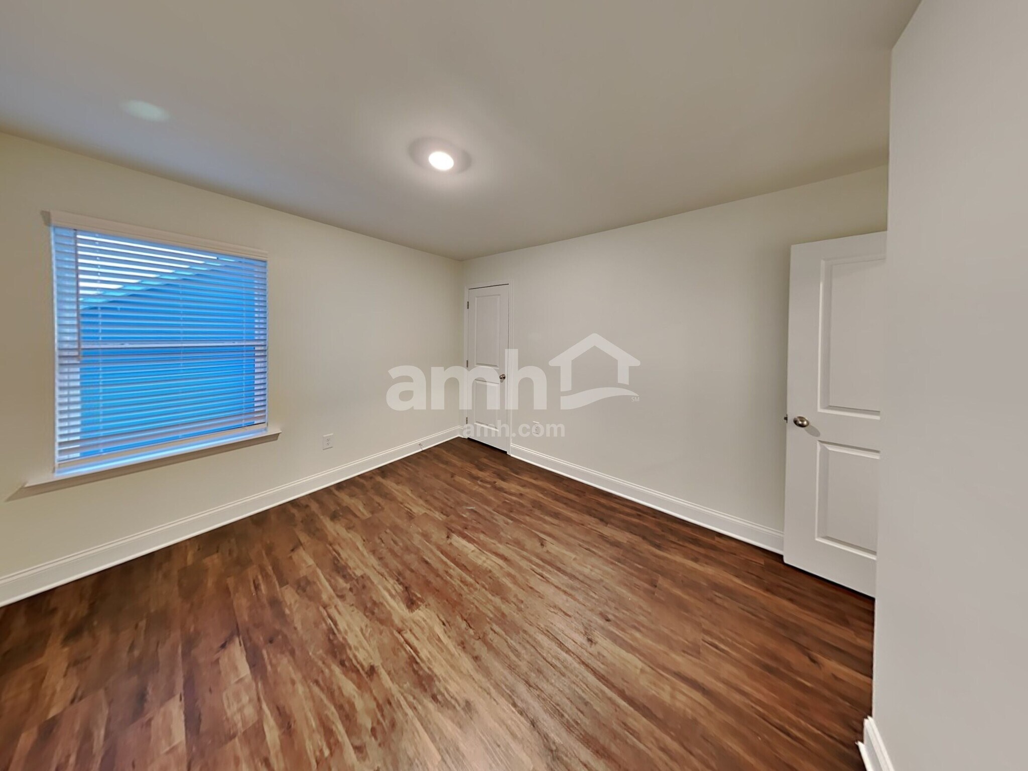 Building Photo - 572 Smt Vw Ln