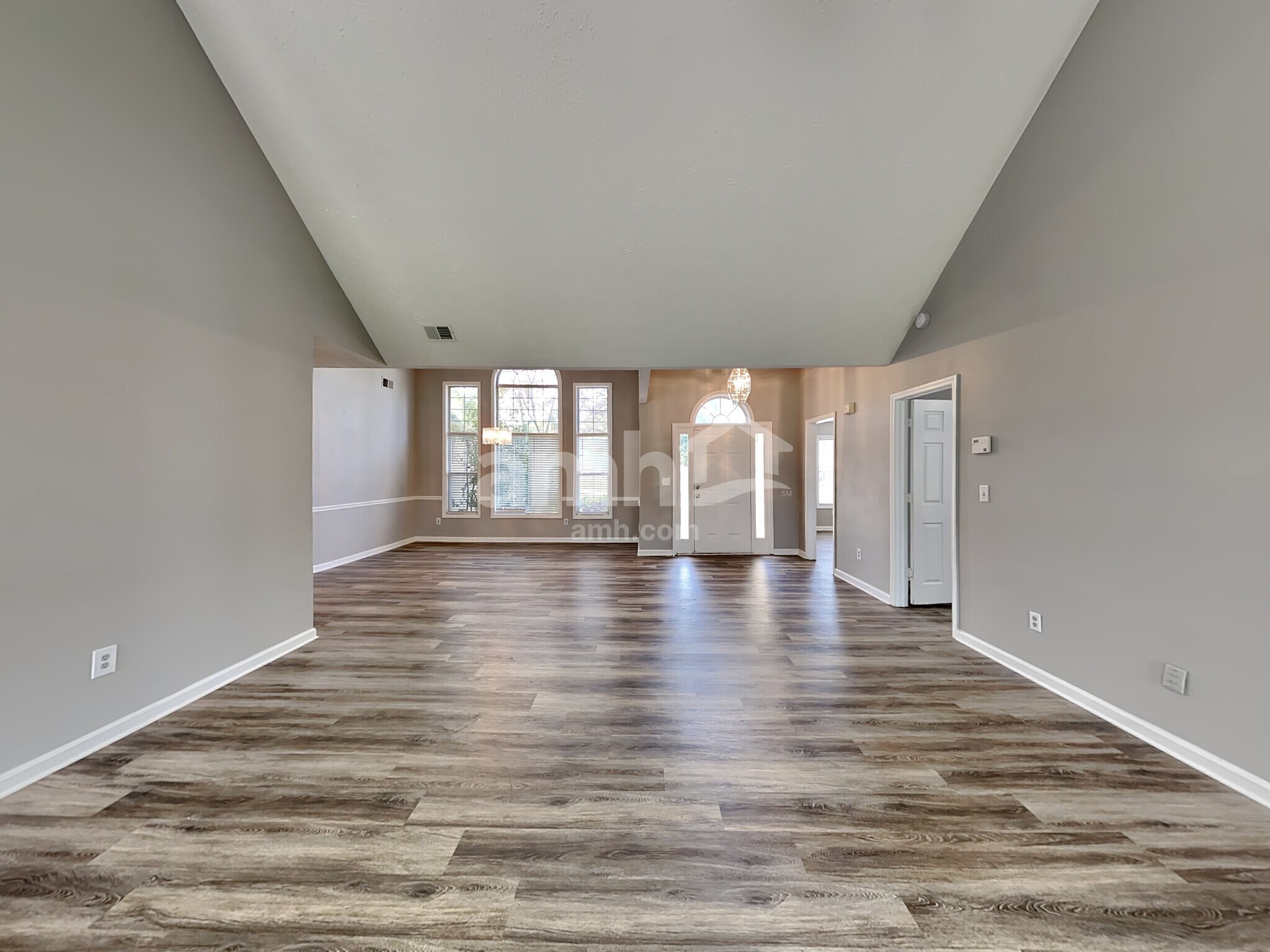 Building Photo - 2025 Graybrook Dr