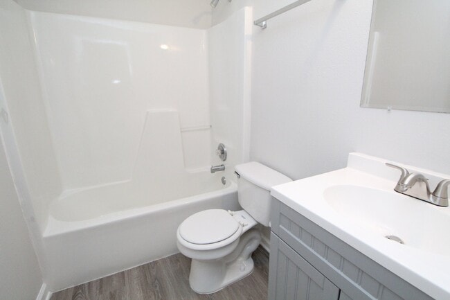 Building Photo - Updated 3/2 Brick Duplex in Northwest Pens...