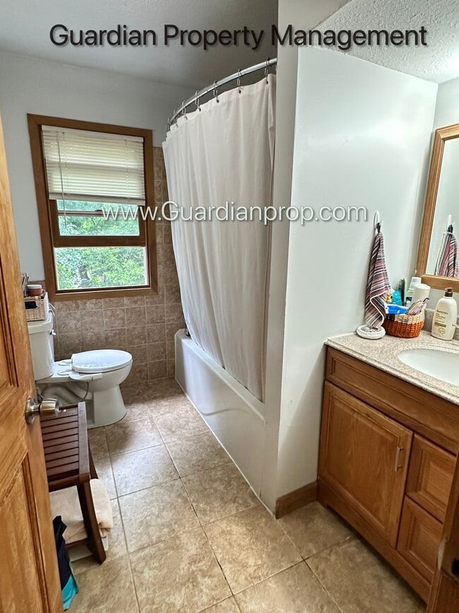 Building Photo - Minnetonka Single Family Home, Corner Lot, Dishwasher, W/D, 1 Car Garage