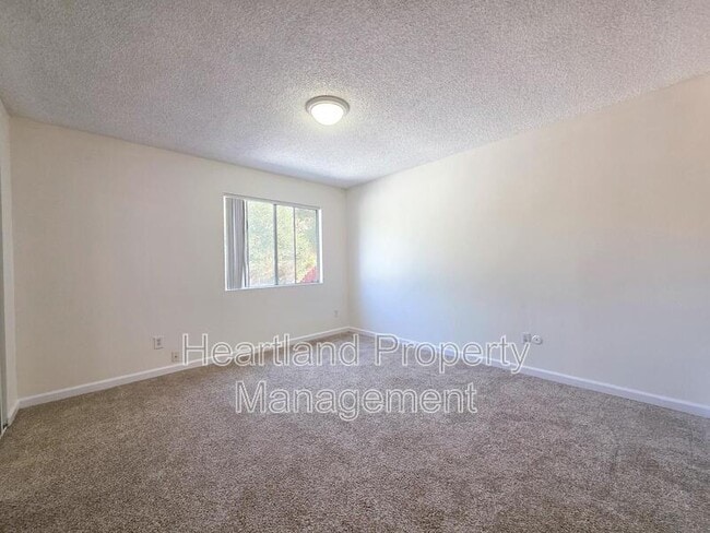 Building Photo - 778 N Glen Oaks Dr