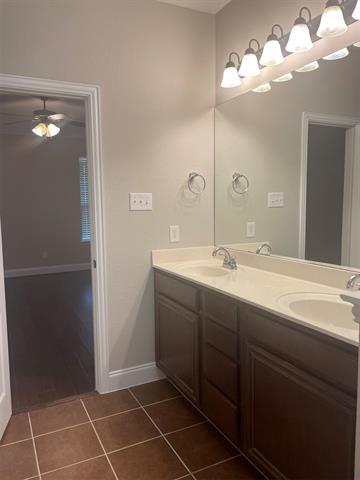 Building Photo - 811 Blue Quail Dr