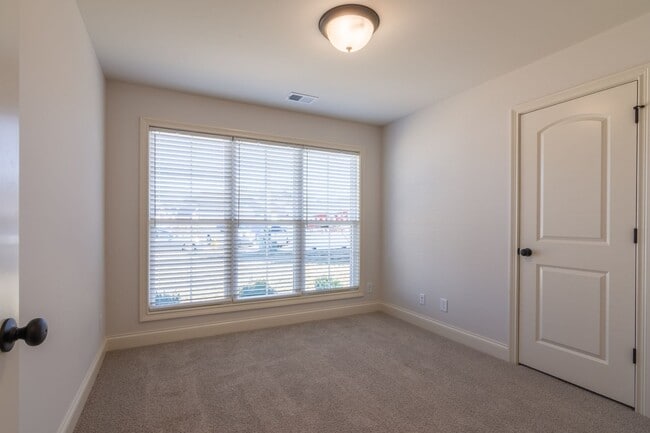 Building Photo - 290 Hutch Ct