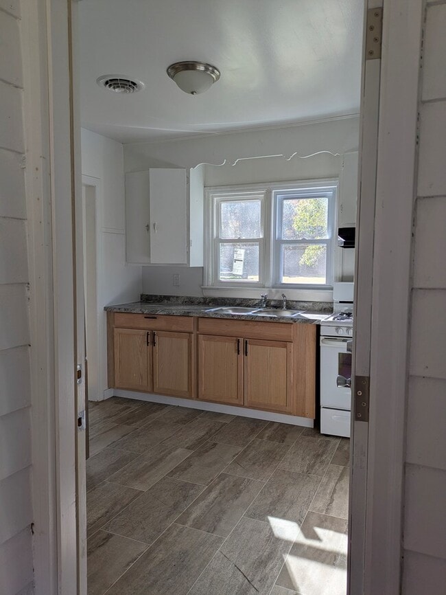 Building Photo - 7142 Martins Siding Rd