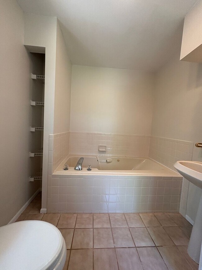Building Photo - 2BR/2BA Home with Preserve View + Tennis C...