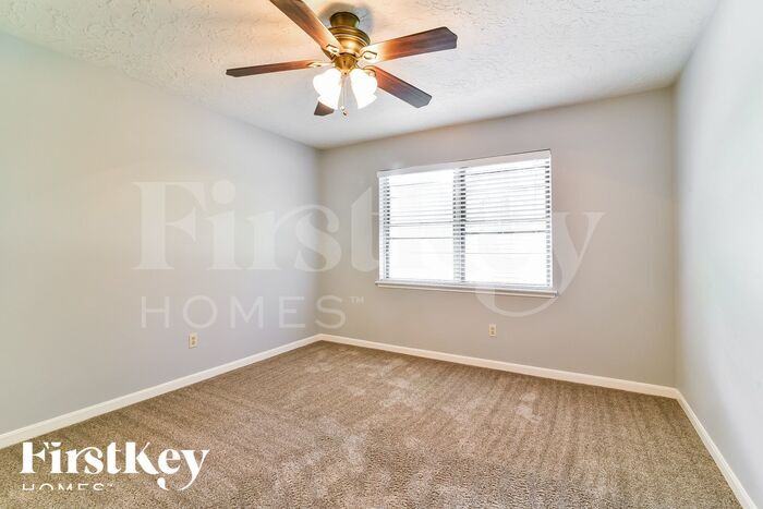Building Photo - 11715 Parkriver Dr