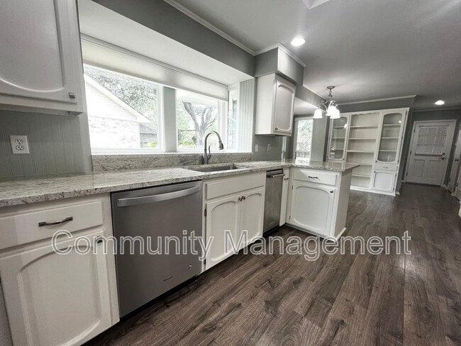 Building Photo - 13741 Willowridge Ave