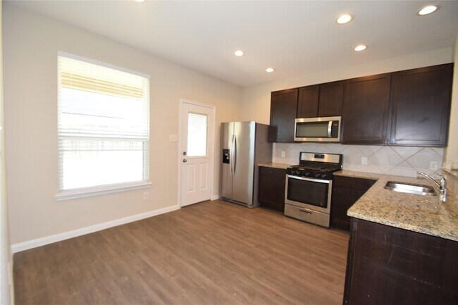 Building Photo - 24706 Pavarotti Pl