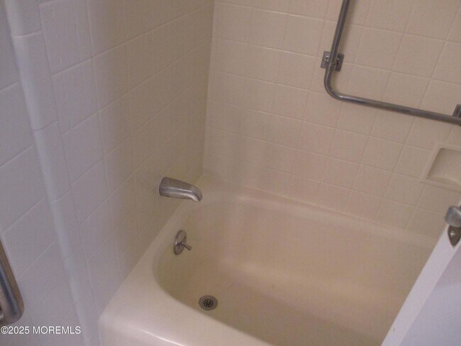 Building Photo - 52D Cambridge Ct