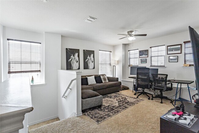 Building Photo - Spacious 3 Bedroom, 2.5 Bath Home Ready fo...
