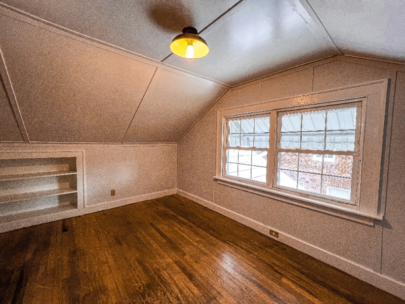 Building Photo - 715 E 58th St