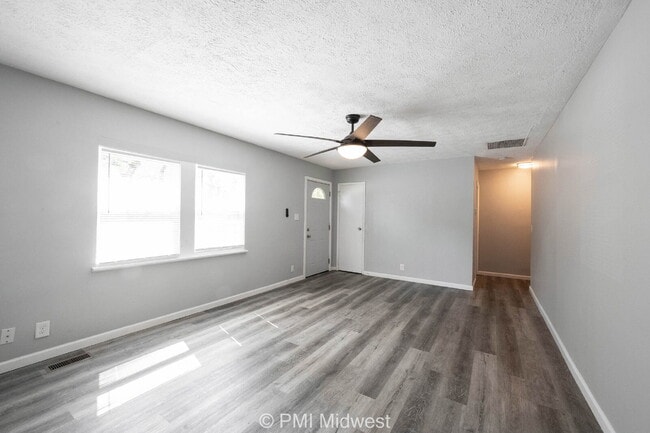 Building Photo - "Charming 3-Bed Home on Dubarry Road – Coz...