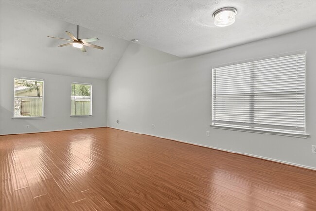 Building Photo - 6 Thicket Grove Pl