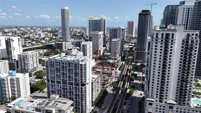 Building Photo - 1111 SW 1st Ave