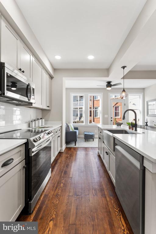 Building Photo - 705 Kentucky Ave SE