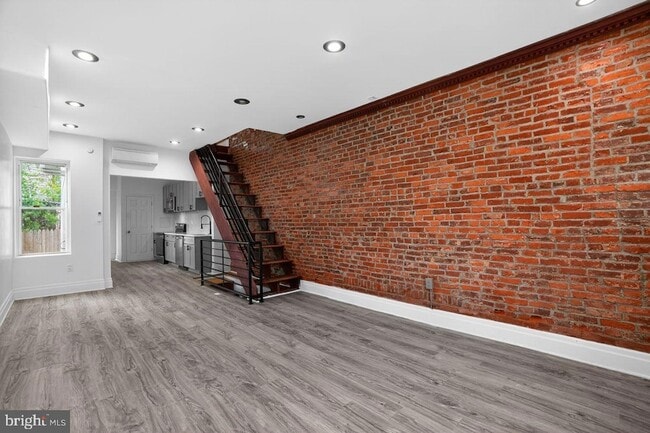 Building Photo - 1302 N Dover St