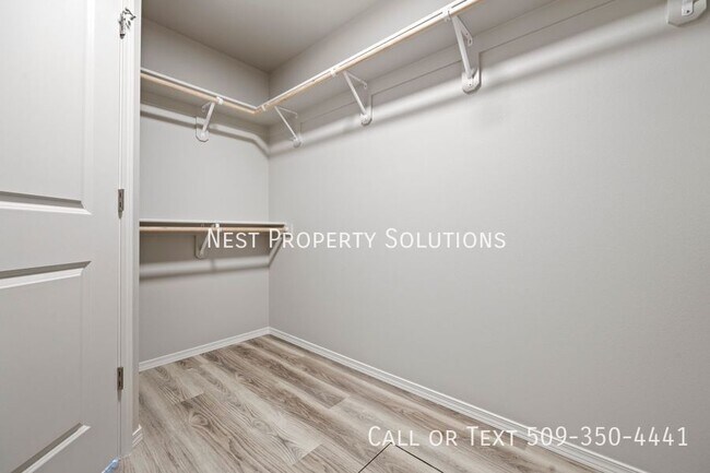 Building Photo - 913 N Washington St