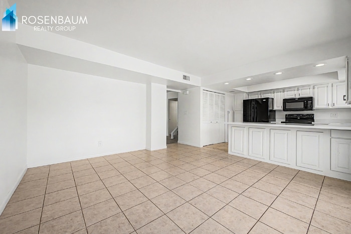 Building Photo - 8548 E McDonald Dr