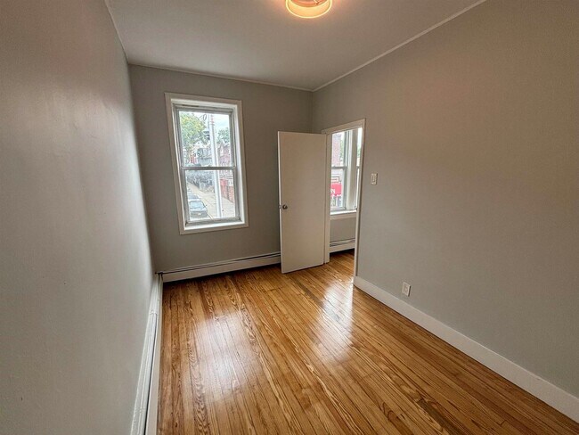 Building Photo - 567 West Side Ave
