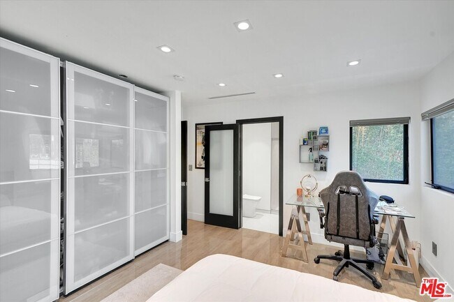 Building Photo - 11364 Sunset Blvd