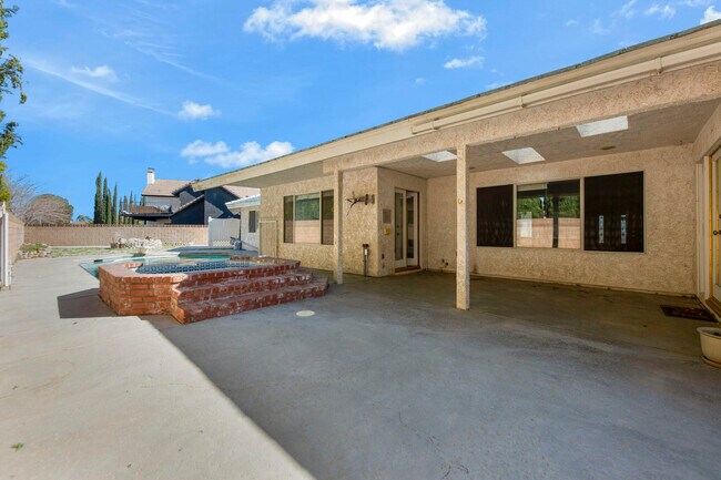 Building Photo - 2503 Brentwood Dr