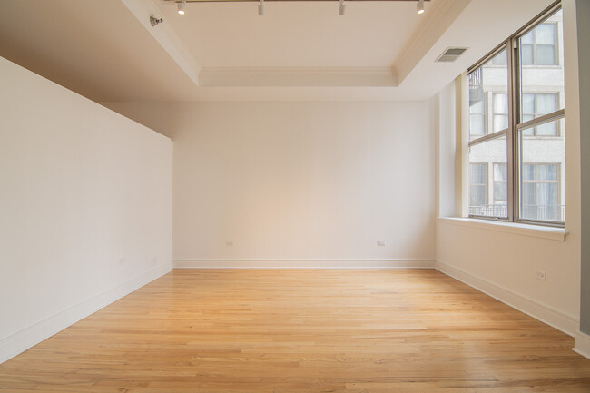 Building Photo - 212 W Washington St