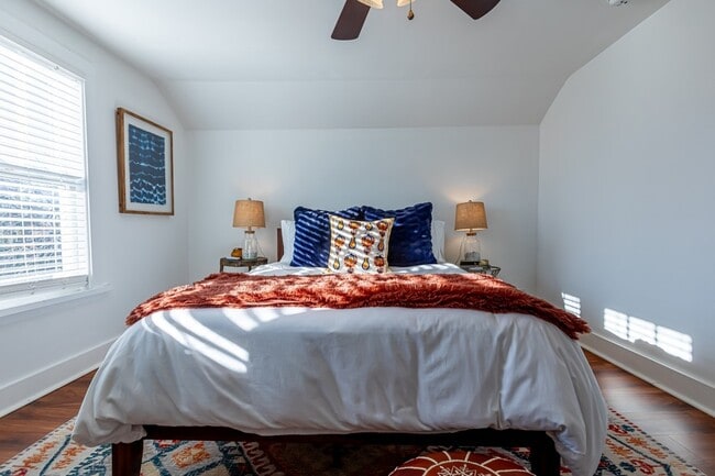 Building Photo - 310 S 7th St