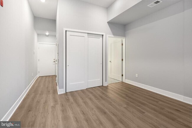 Building Photo - 2119 N Front St