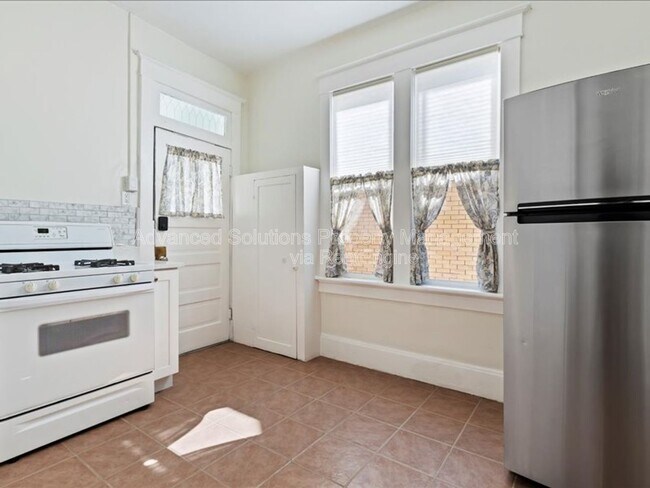 Building Photo - 821 S 700 E