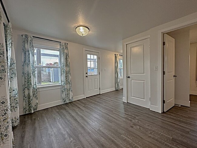 Building Photo - Cozy Meets Chic – 2BR Home with Outdoor Bliss!