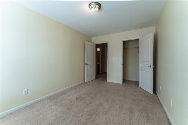 Building Photo - 6210 Elmshorn Way