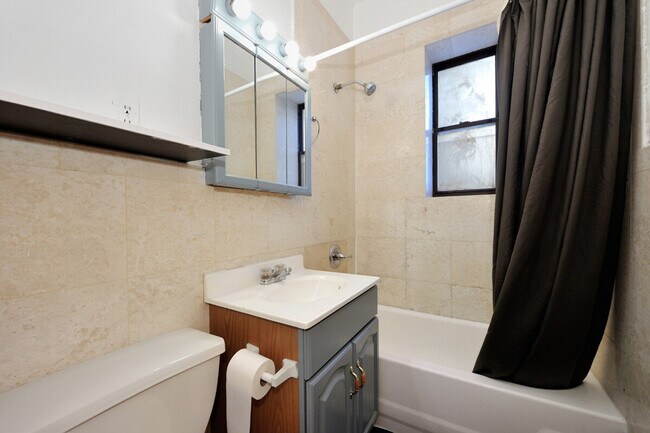 Building Photo - 201 E 89th St