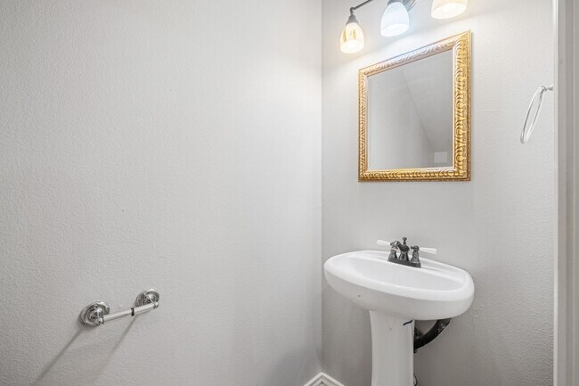 Building Photo - 2906 Pearl St