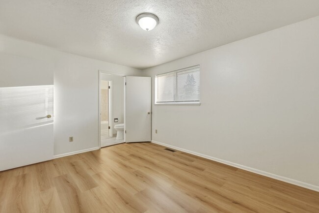 Building Photo - MOVE IN READY NOW! 3 bedrooms, 1.5 baths 1 car garage. Easy JBLM commute! North Thurston School D...